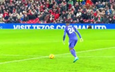 📹球迷场边实拍：曼联最后时刻落后，奥纳纳花半分钟摆6次球