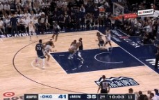 真玩命防！康利硬顶杰伦威 送迎面大帽并最终迫使对方出球👿