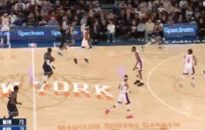 首个运动战进球得分！兰德尔反击强突大桥 打板上篮终于命中！