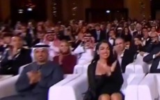 惊讶1秒钟😂C罗当选年度中东最佳球员，乔治娜惊讶地张大嘴