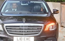 👀下课后首现身！记者拍到滕哈赫坐车离开 目前他正返回荷兰