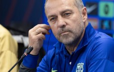 弗里克：对莱加内斯将进行轮换，但拉菲尼亚是否上场还未确定