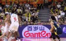 😊广东赢球功臣！徐杰&amp;胡明轩合砍33分11篮板9助攻