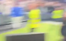 乐开花了！吕迪格出席活动对着镜头大笑，展示巴萨输球比分