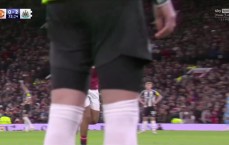 双重暴击！齐尔克泽第33分钟被阿莫林换下后，老特拉福德全场嘘声