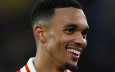 阿诺德：我梦想成为历史第一的右后卫 以及首位赢得金球奖的边后卫