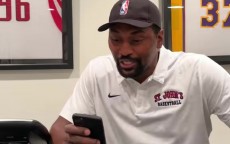 阿泰谈姚明大笑表情包：我和他开个玩笑 说这不是我首次冲向看台