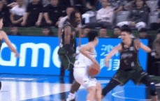 😓太难了！杨瀚森第三节没有一次运动战出手仅靠罚球得到1分