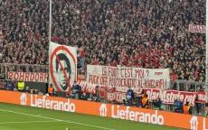 拜仁官方：因冒犯巴黎我们愿意道歉，球迷拉横幅未得到拜仁授权