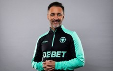 全新形象！佩雷拉身着狼队训练外套，微笑开启新征程