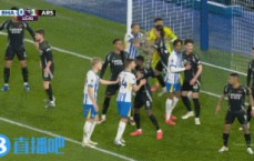 😅喜剧人！若日尼奥禁区解围失误，差点送大礼