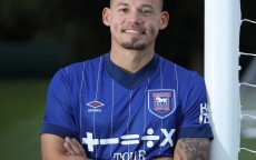 菲利普斯：利物浦是英超最出色的球队，而阿森纳最接近他们