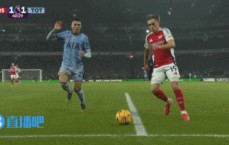 争议🧐回放阿森纳破门的角球，是特罗萨德自己将球碰出了底线