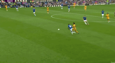 纯送！阿什利-杨停球失误，随后拉倒三笘薫被直红罚下