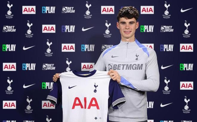 邮报:曼城和热刺18岁边卫格雷有过谈判,但无法确保他能进一线队