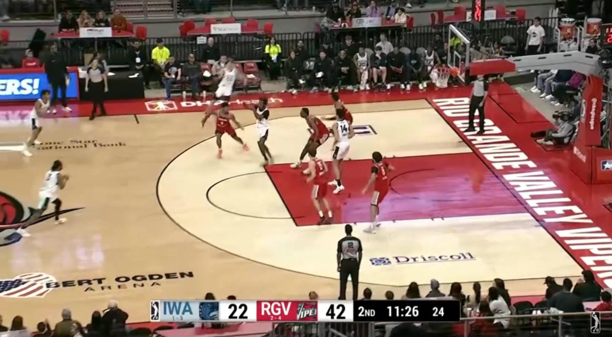 这两下很见功底啊！谢泼德连续两回合手刀精准切除 破坏对手进攻