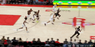 打球观赏性是真高!惠特摩尔半场7中4得10分1板1断