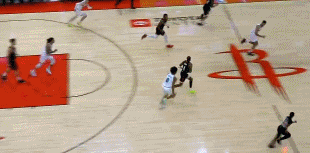 打球观赏性是真高!惠特摩尔半场7中4得10分1板1断