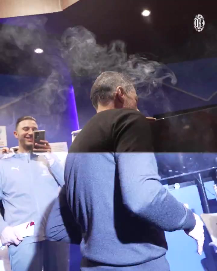 依旧风骚🕺孔塞桑在波尔图就叼着雪茄跳魔性舞蹈，今天再次表演