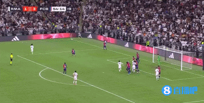 被打懵or等下班?上半场补时最后1分钟 皇马角球配合变成巴萨进球