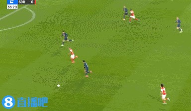 兰斯1-1战平巴黎，伊东纯也策动中村敬斗破门救主，后者赛季第8球