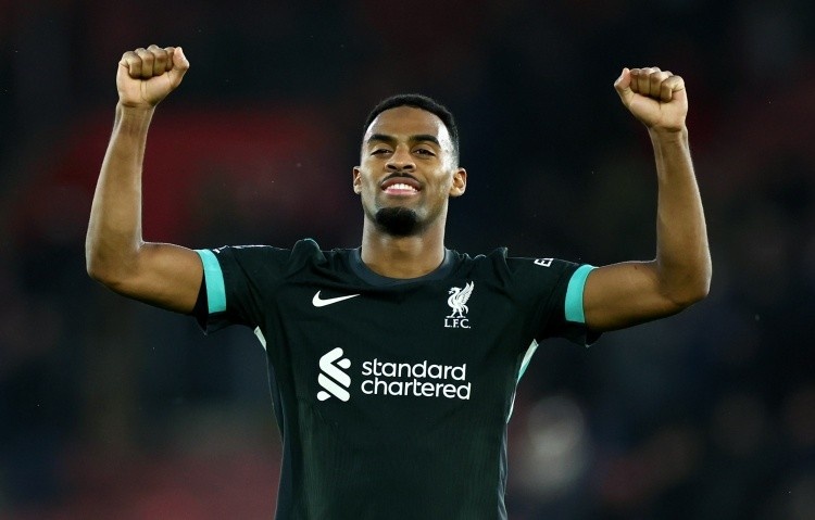 极致三选二,被动选择竟成最优解,利物浦这波续约操作真高明!