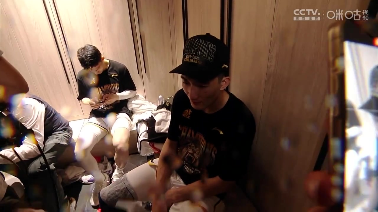 孙铭徽谈夺冠：这是我们应该拿到的 希望不止是这一个冠军