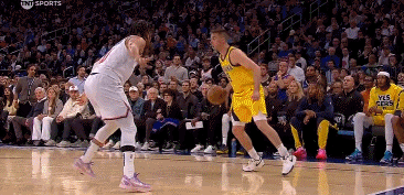 😢麻烦了！麦康纳强突布伦森造成后者第五次犯规